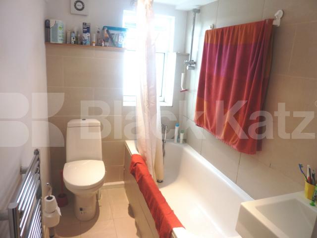 			NEW INSTRUCTION! AVAIL 02/02/19, 1 Bedroom, 1 bath, 1 reception Flat			 Royal College Street, CAMDEN